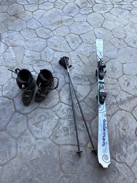 Schiuri +clapari +bețe pentru ski