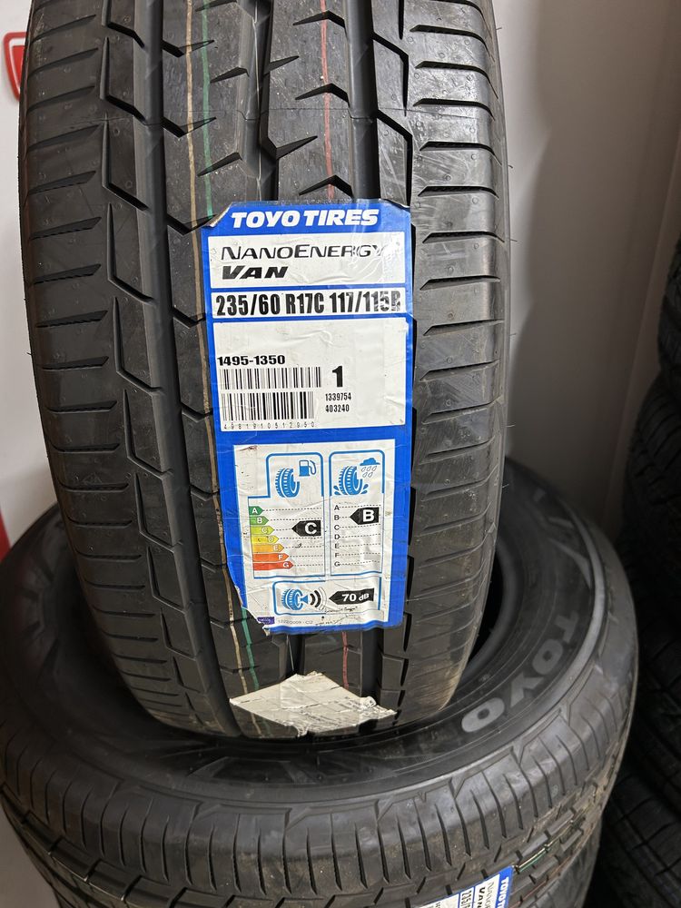 Гуми 235/60/17 С  117/115 R Бус Toyo Нови 4 броя