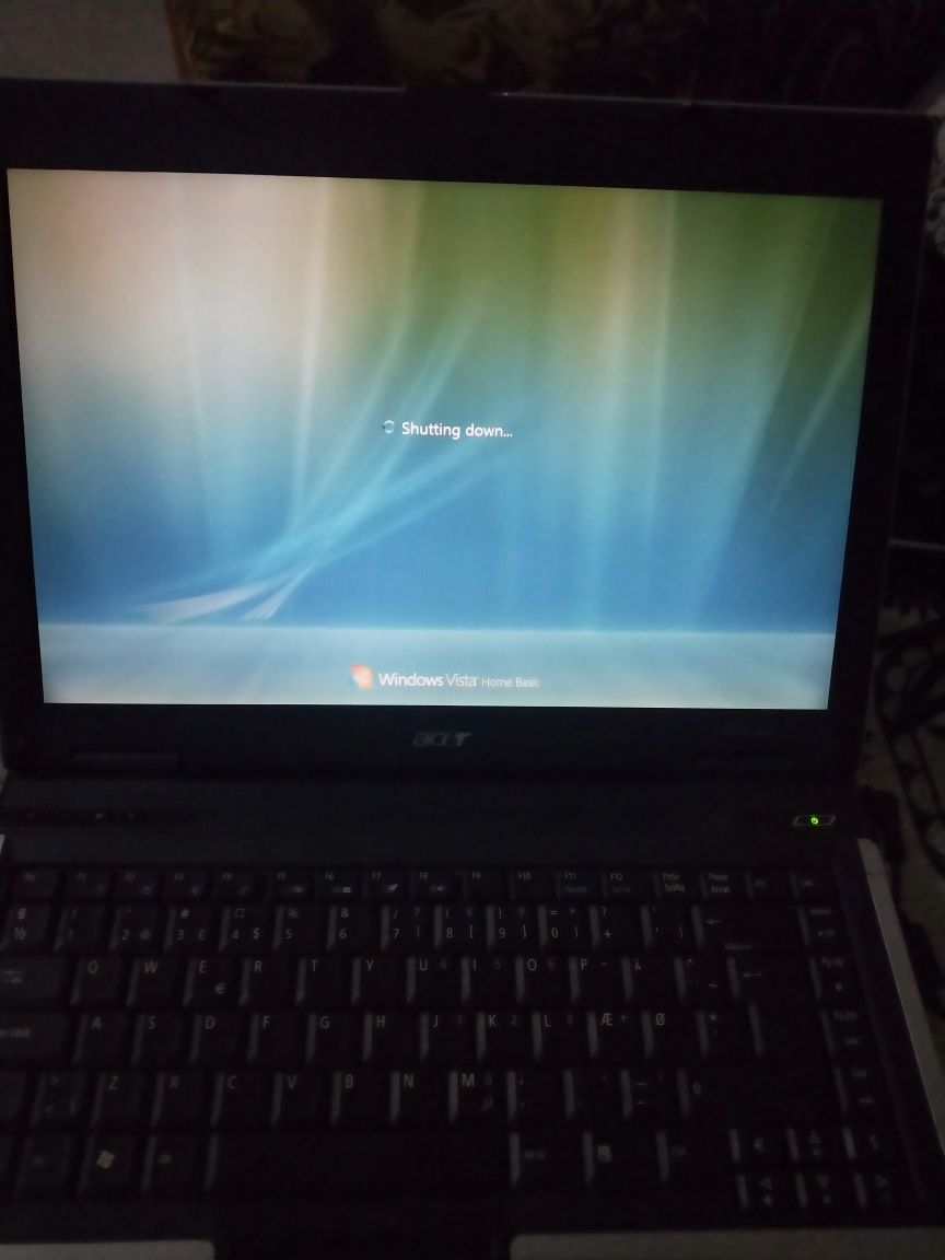 Se vinde laptop Acer aspire 3680