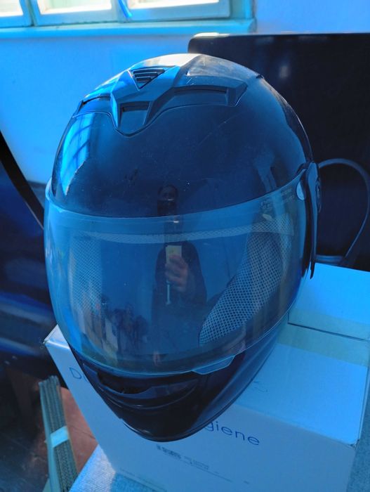 Продавам каска. Размер М