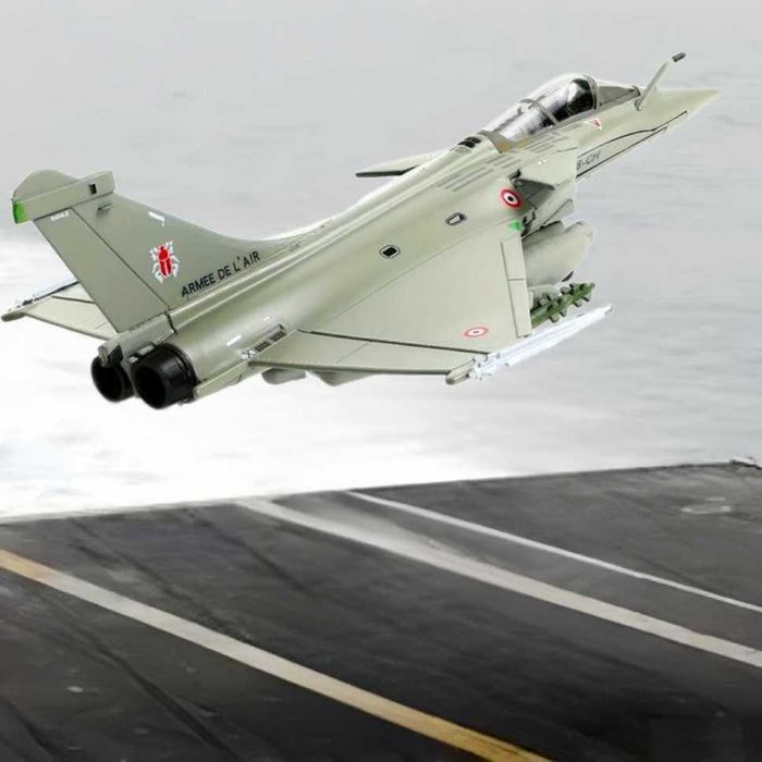 Macheta avion metalica Dassault Rafale B Nato scara 1:100
