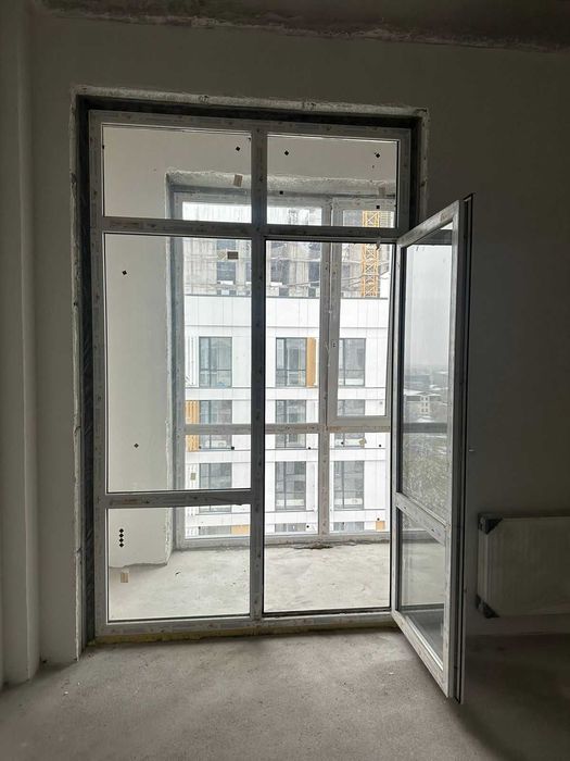 Панорамное окно с дверью