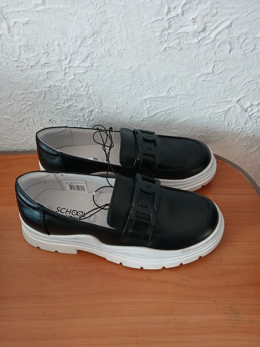 Туфли лоферы школьные новые