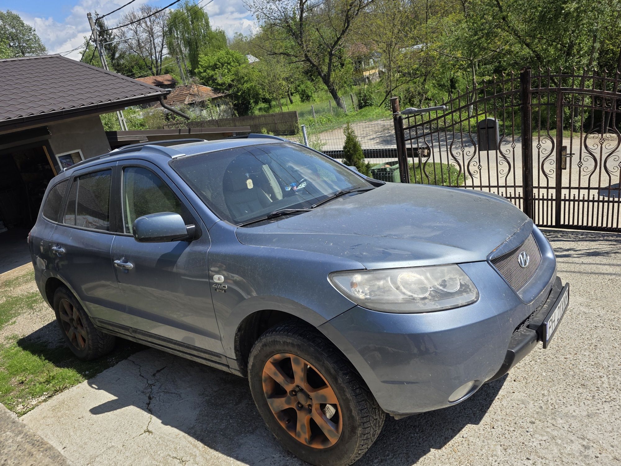 Vând Hyundai Santafe 4x4 negociabil