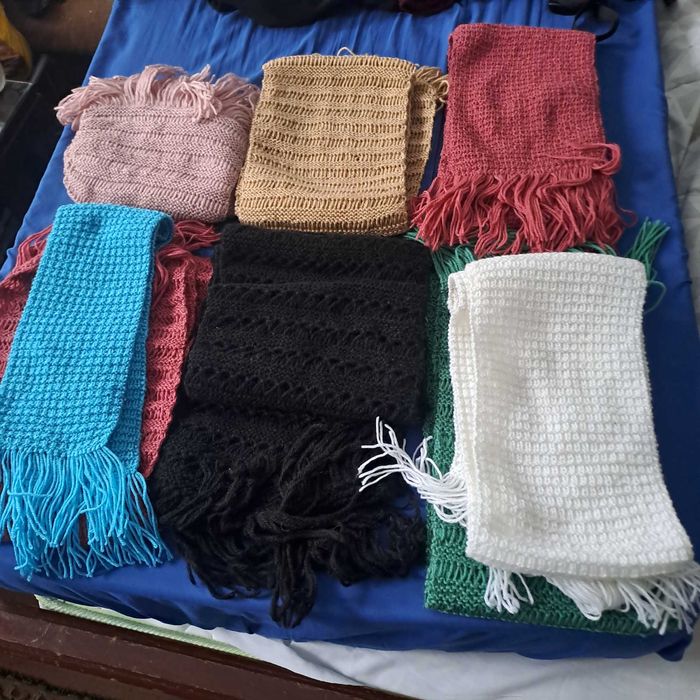 ръчно плетени вълнени чорапи   терлички и шушони    дамски шалове