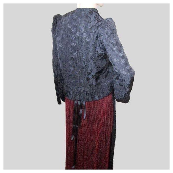 Costum popular maghiar din zona Cluj , port popular vechi din Sic  XS