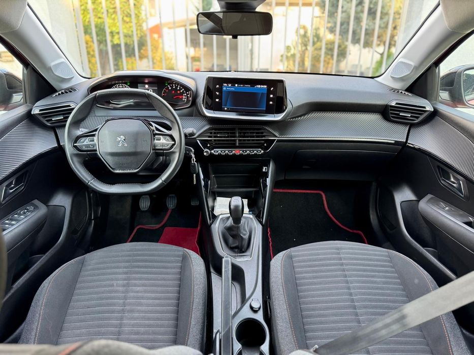 // peugeot 208 . An 2022 . Km 46000 . Euro 6 //