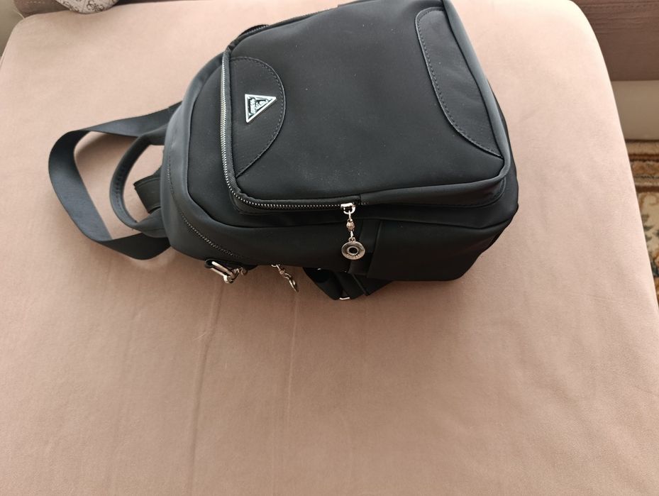 Дамска раница GUESS НОВА