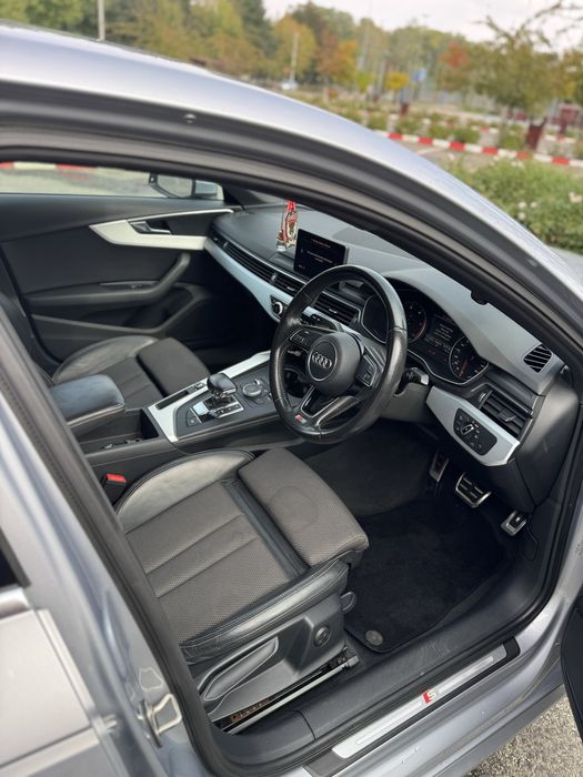 Audi A 4 2.0 TDI 190 cp S-Line Automat S Tronic Volan Dreapta