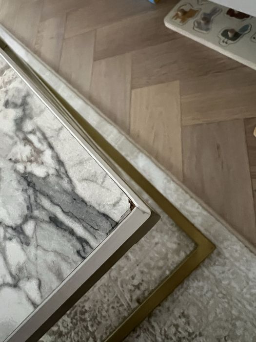 Masuta de cafea aurie