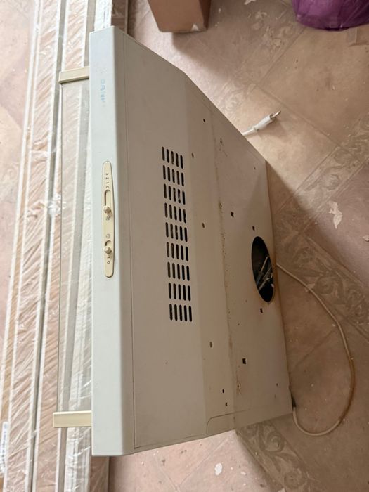 Вытяжка,кухонный гарнитур