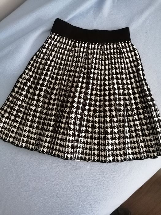 Пола.             .