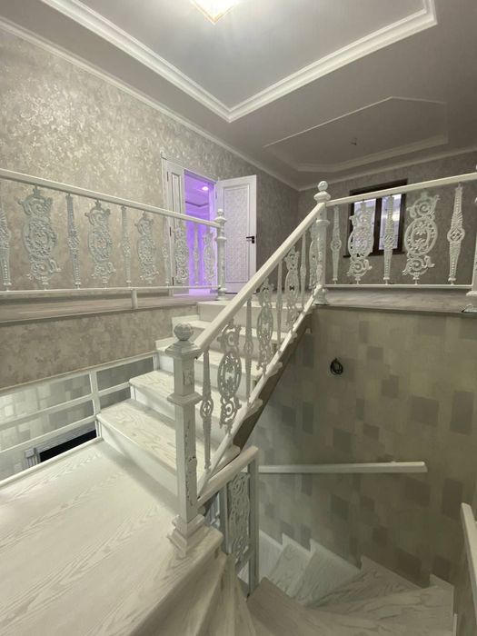 Сотувда коттедж 7 хонали, Строитель