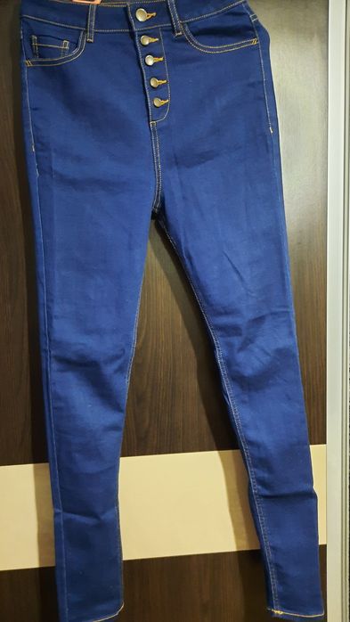 Pantaloni marimea M