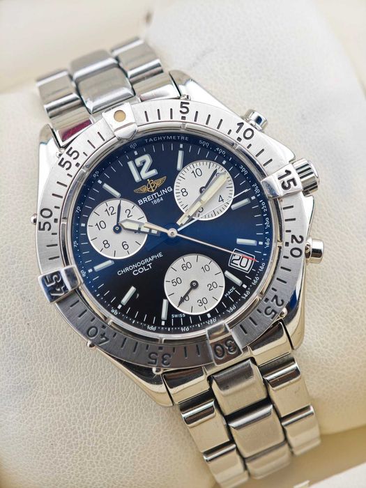 Breitling Colt Chronograph 
и Versace Aion 
A53035