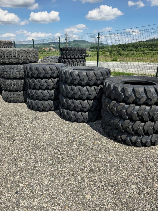 Anvelope 10.00 20 de escavator.