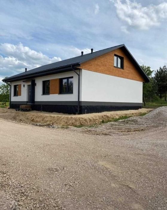 Case din panouri sandwich pe structură metalică