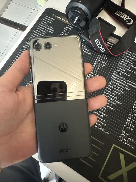 Motorola Razr 40 Ultra 5G – 256GB, 8GB RAM, Dual SIM – Glacier Blue