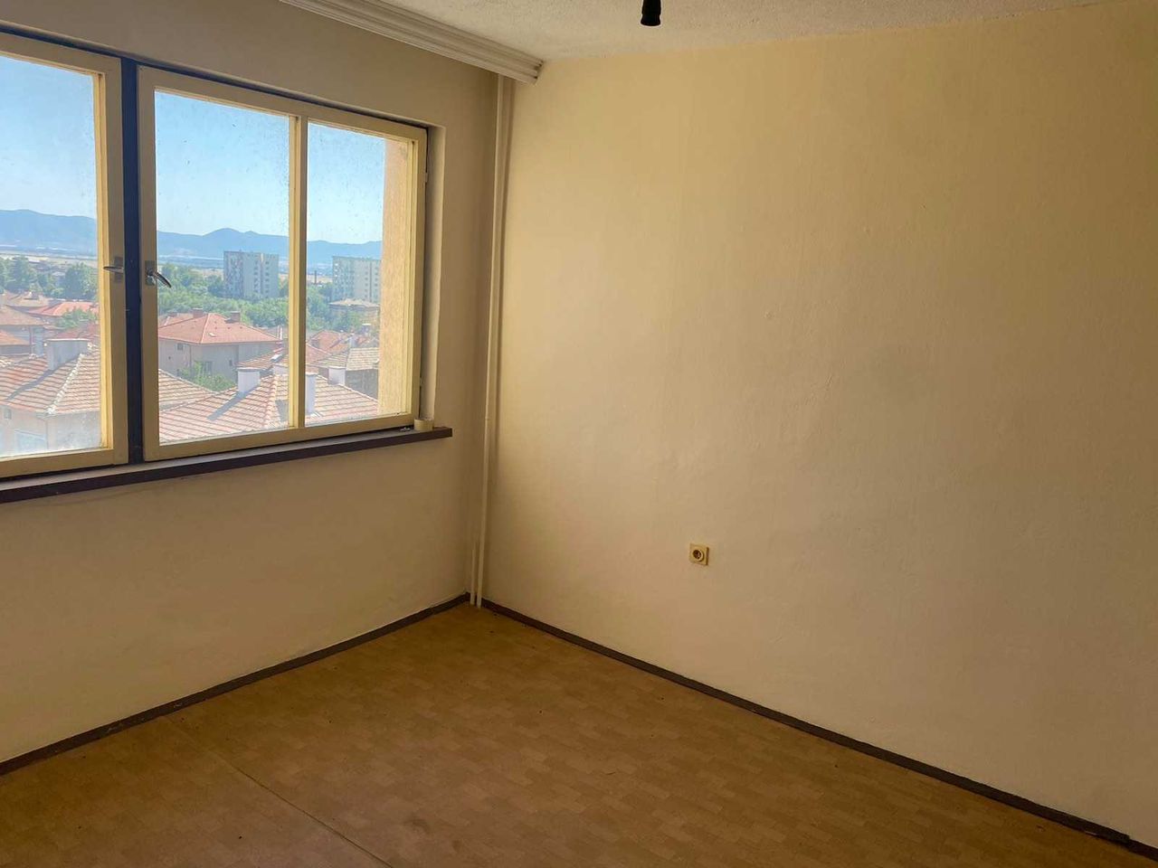 Продава се Тристаен апартамент в Карлово - 84 кв.м за 759 €/кв.м - Снимка #1