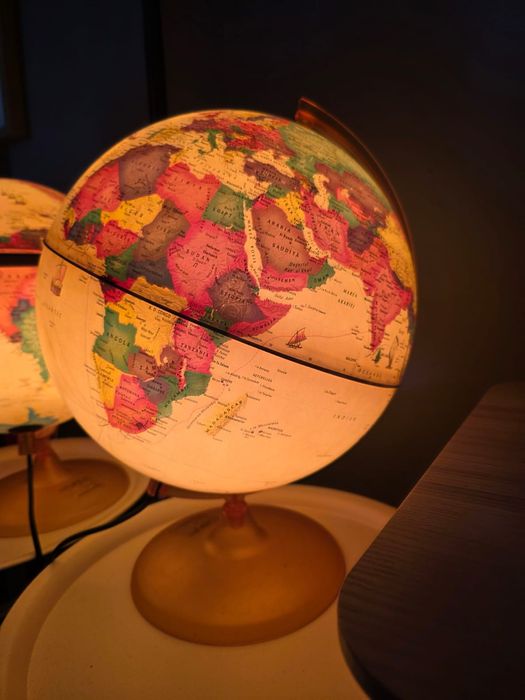 Glob pamantesc iluminat