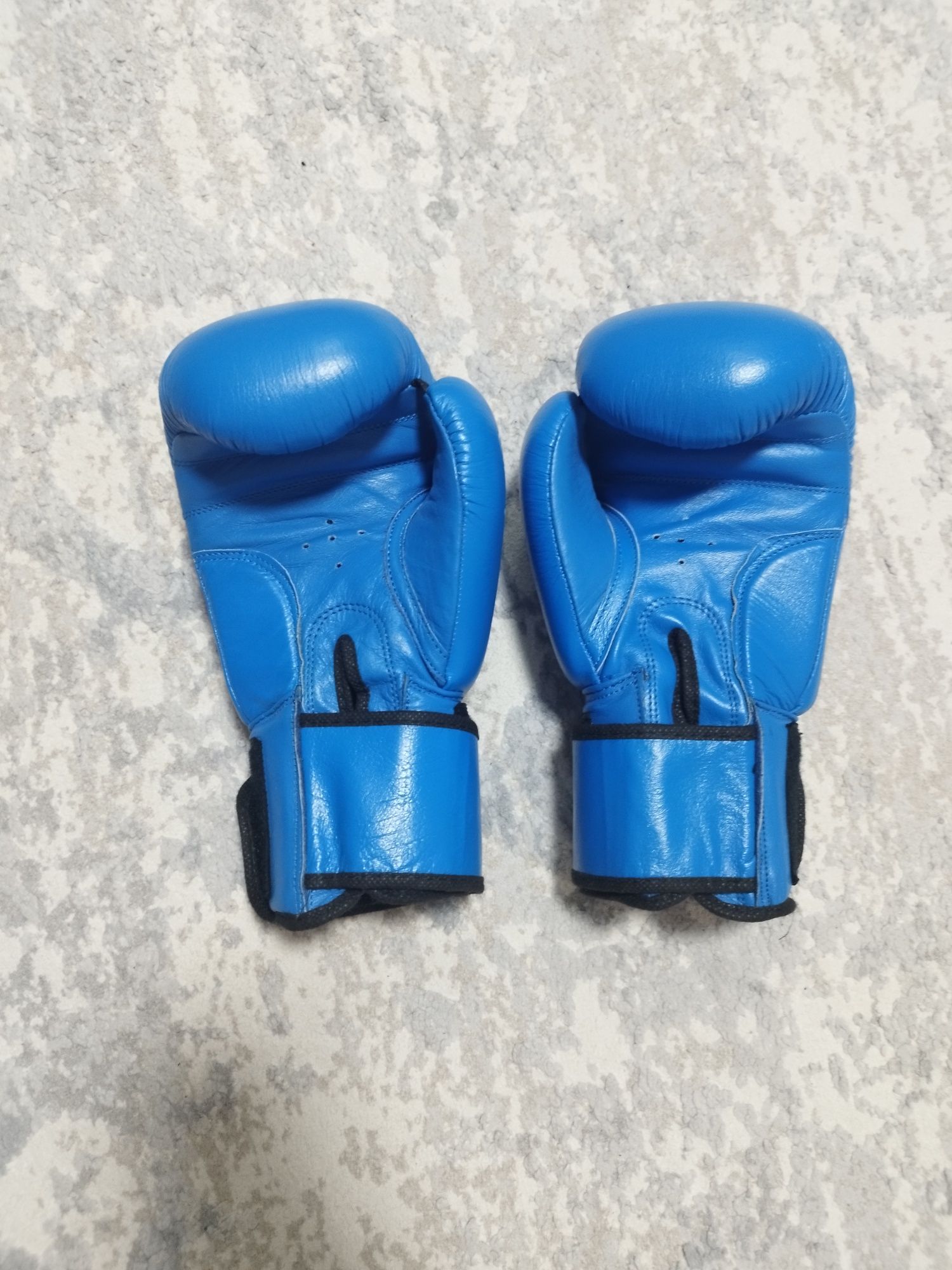 Продам: Боксерские перчатки, Футы, Лапа.