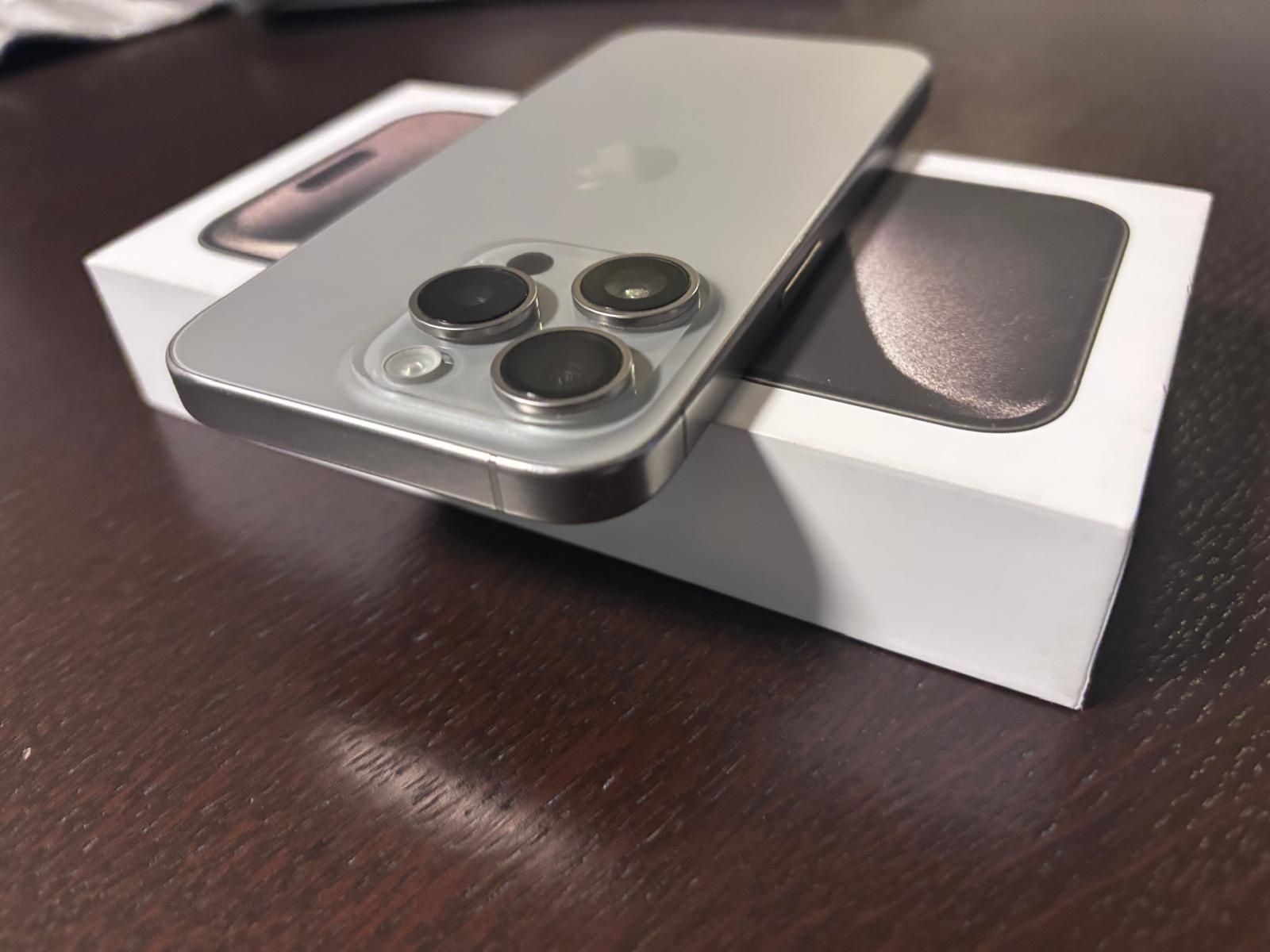 Iphone 15 PRO, 256 GB, garanție iStyle 12/2025,vând sau schimb