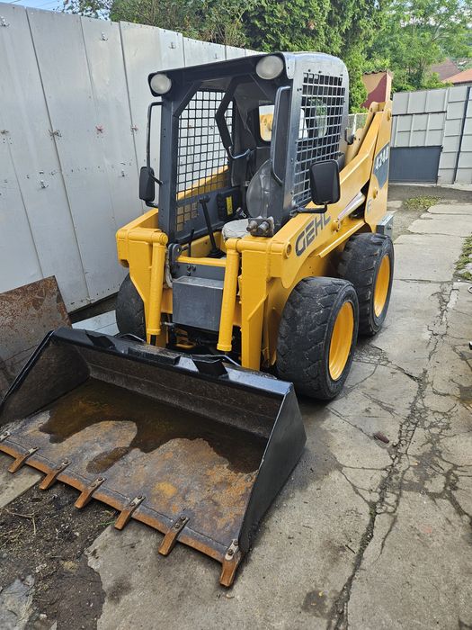 Închiriez motostivuitor ,miniexcavator, Miniincarcator.