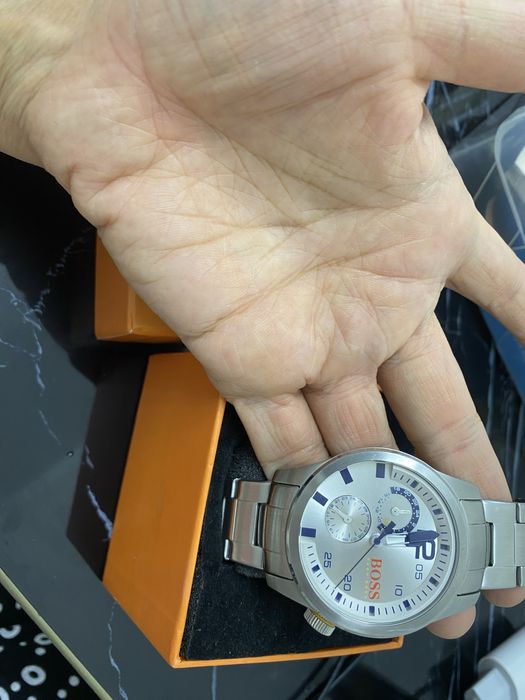 Hugo boss orginal yengi ishlatilmagan sotiladi