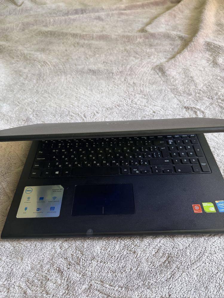 Лаптоп Dell Inspiron 15 series 3000