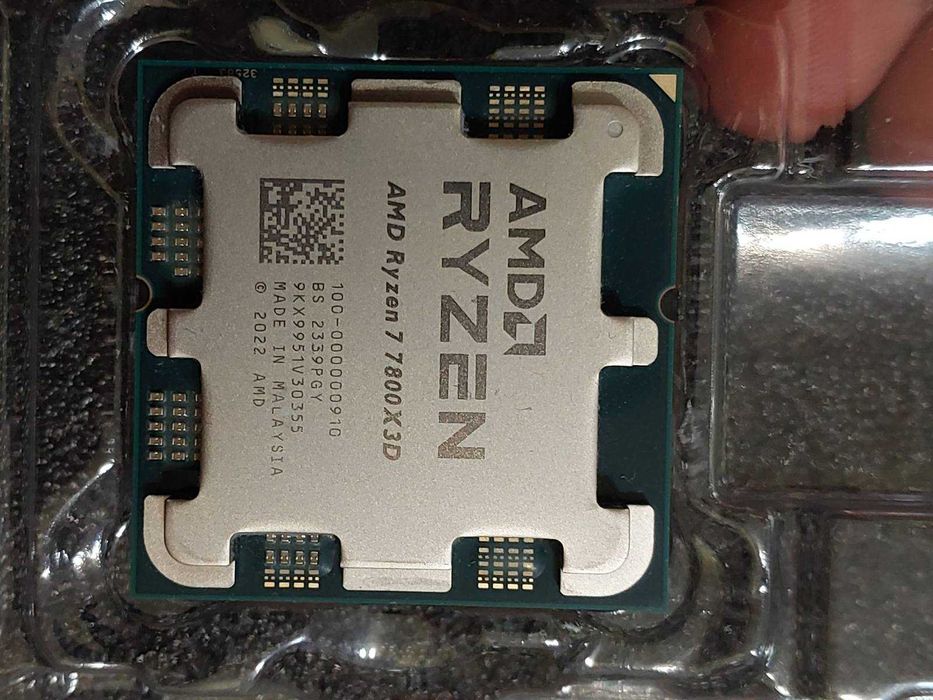 AMD Ryzen 7 7800X3D + AsRock X670E PG Lightning