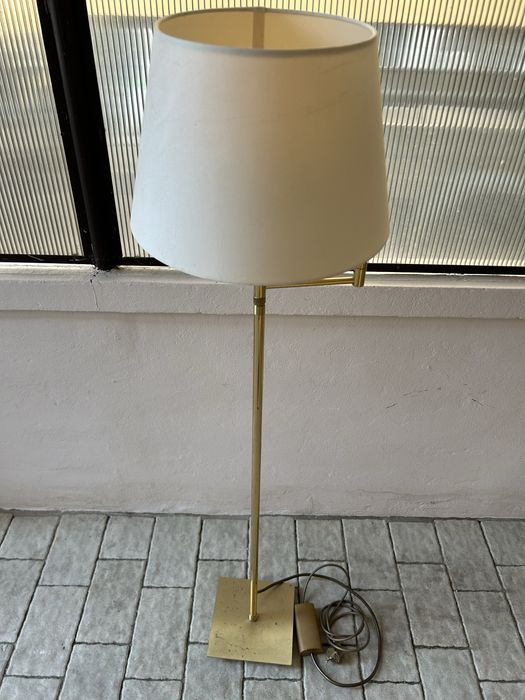Vand lampa cu picior
