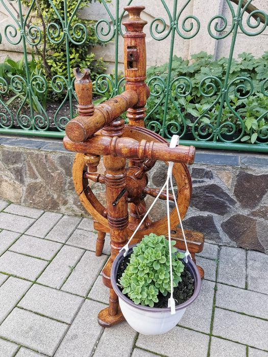 Suport ghivece de flori, lemn lăcuit, impecabil