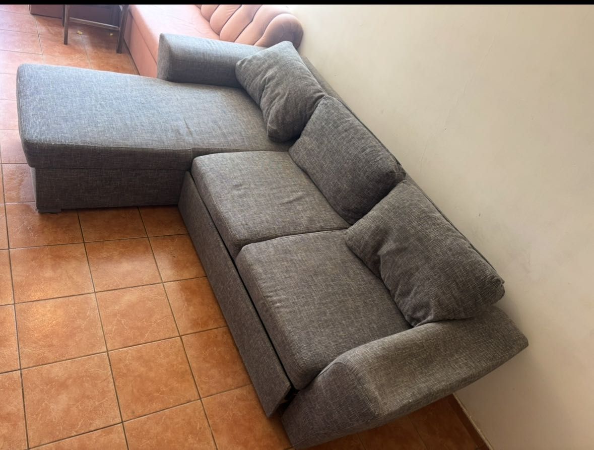 Сив разтегателен диван