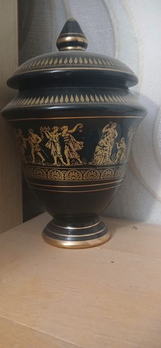 Антична елинска ваза/урна