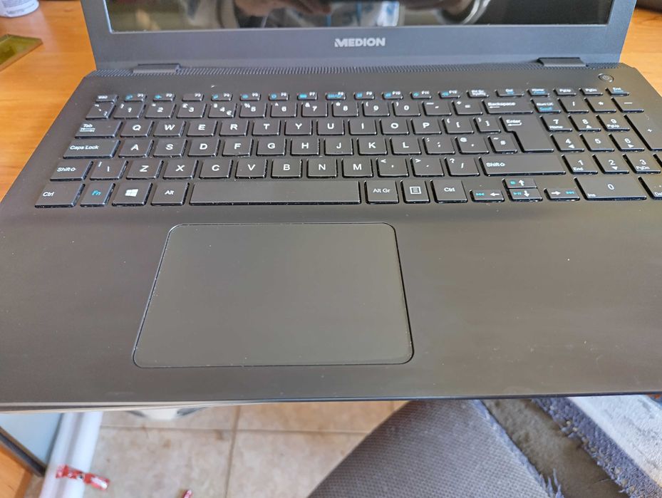 Лаптоп Medion 15.6" i5 8250U 8GB DDR4 256GB SSD