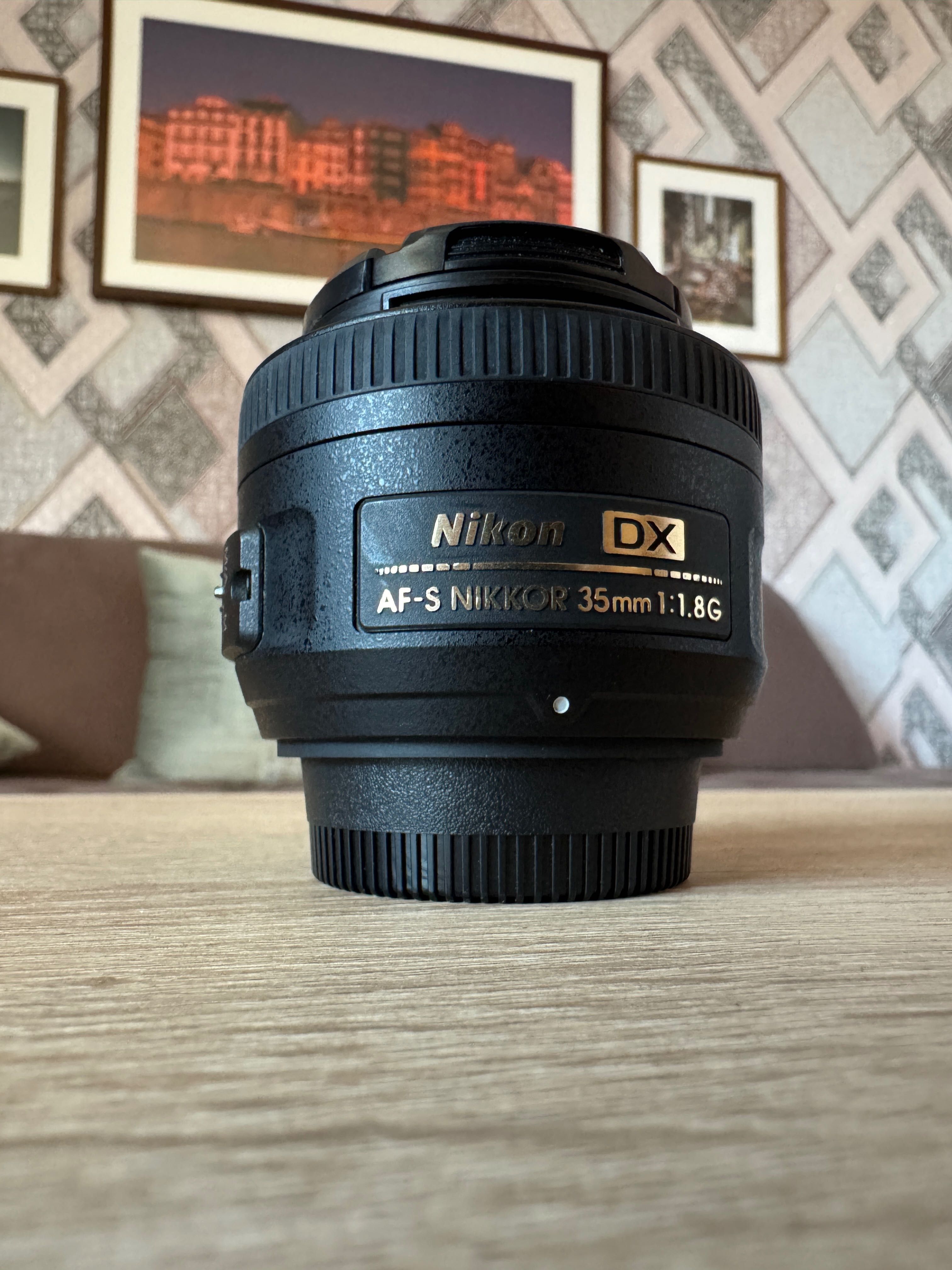 Samyang 85mm 1.4 / Tokina 11-16mm 2.8 / Nikon 35mm 1.8 DX