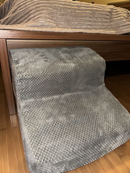 Стълби за куче за креват