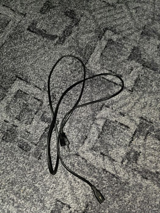 Vand playstation 4 pro cu 5 jocuri + controller dualshock 4