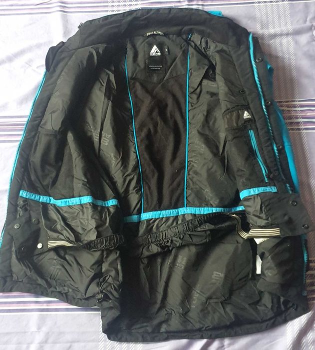 Vând geaca de ski pt băieți marimea 160