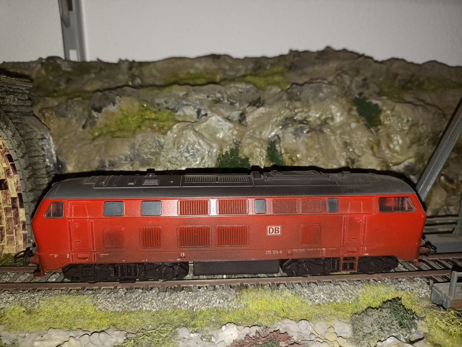 Locomotiva diesel 215 Roco trenulet electric scara HO