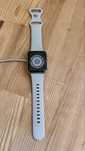 Продавам Apple Watch SE 42 mm
