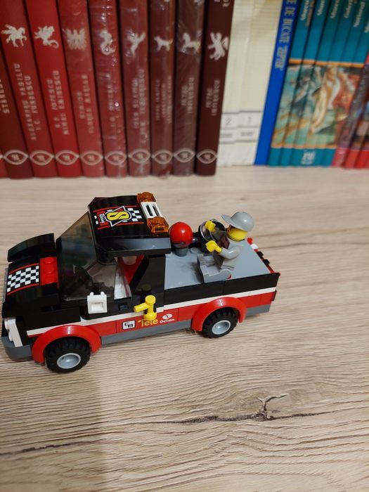 Vând lego city 60084