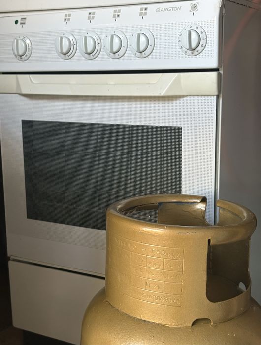 Комбинирана готварска печка Ariston G 522 + пълна газова бутилка