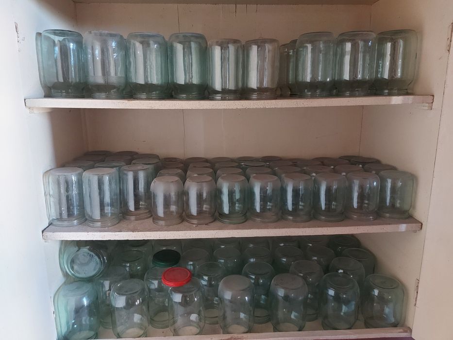 Продам банки объёмом 0,5 0,7 и литровые