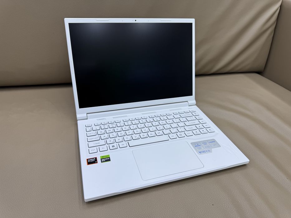 Nitro v14 R7 8gen / RTX2050