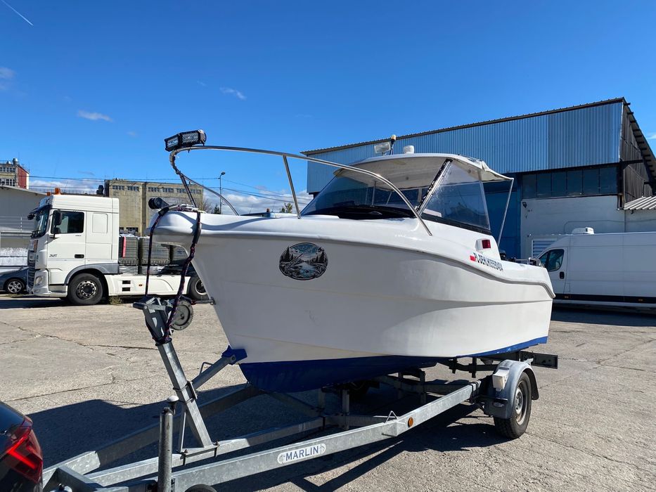 Cabinata Quicksilver 480 cu motor 80cp si peridoc