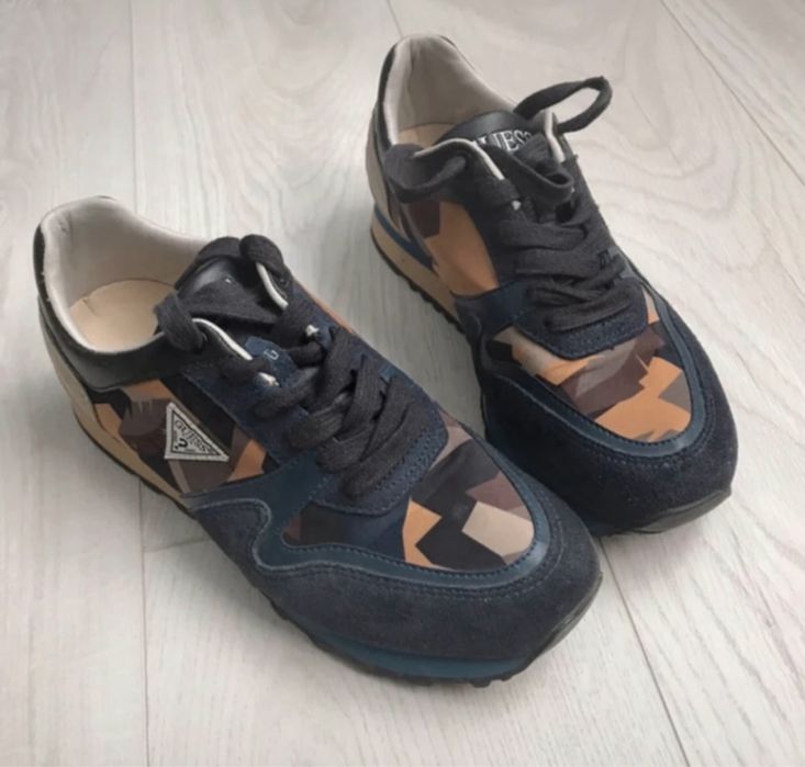 Adidasi Guess stare foarte buna