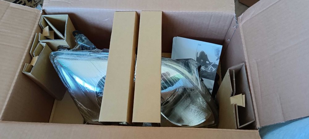 Фар Тойота Авенсис