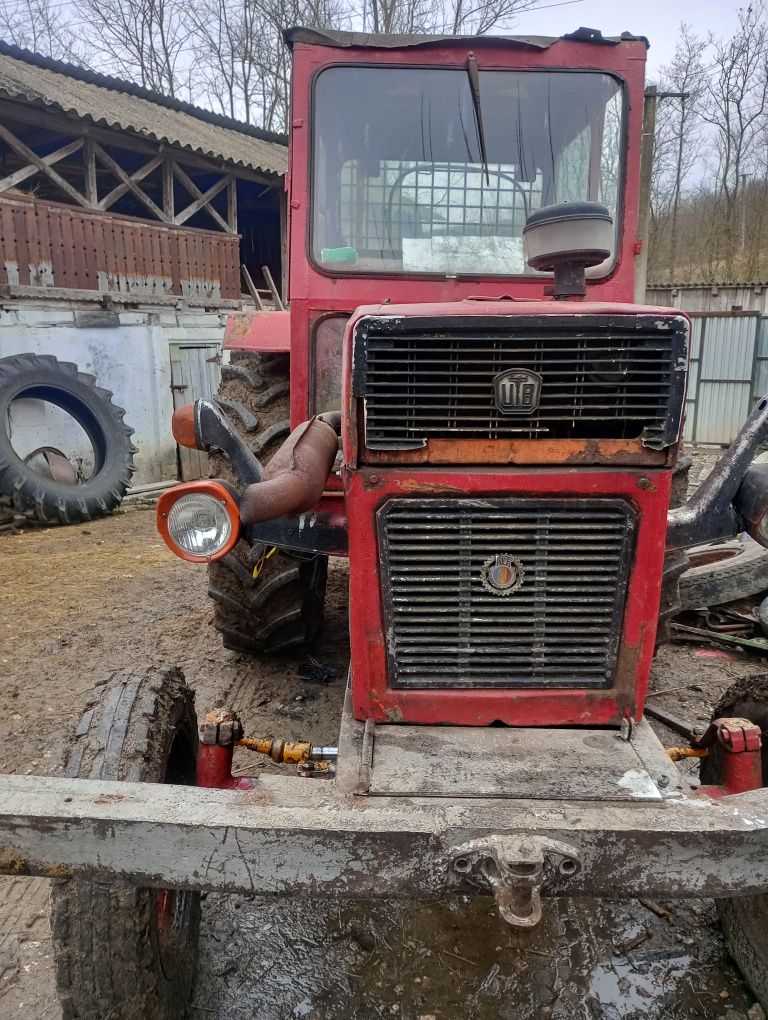 Tractor 650 cu troliu
