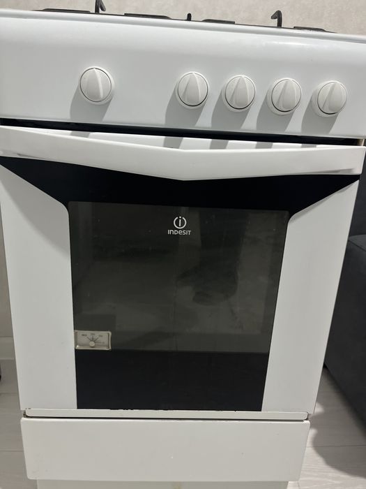 Продам газ плиту индезит